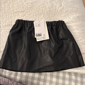 H&M Black Faux Leather Elastic-Waist Mini Skirt